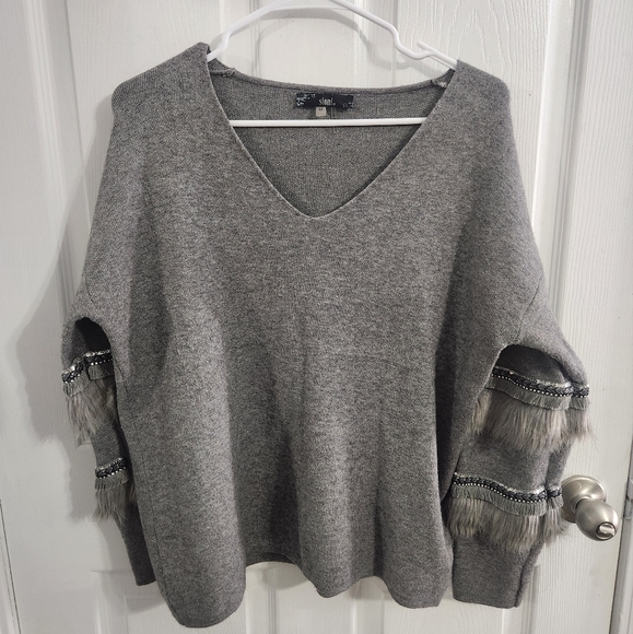 sloni Sweaters - Sloni grey Eskimo embellished faux fur tiered  glam vneck sweater stretch MED